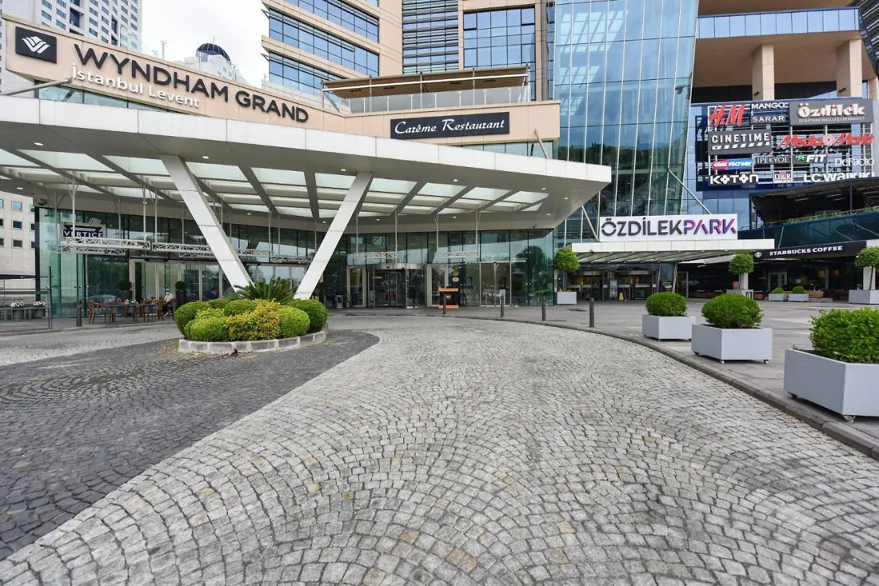 Wyndham Grand Istanbul Levent Hotel & Conference Center 5*,