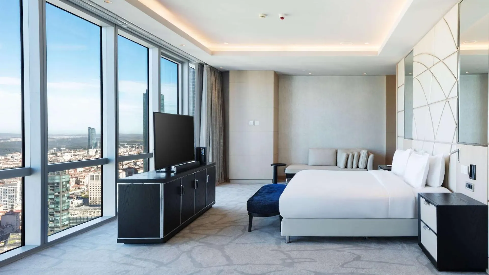 Wyndham Grand Istanbul Levent Hotel & Conference Center 5*,