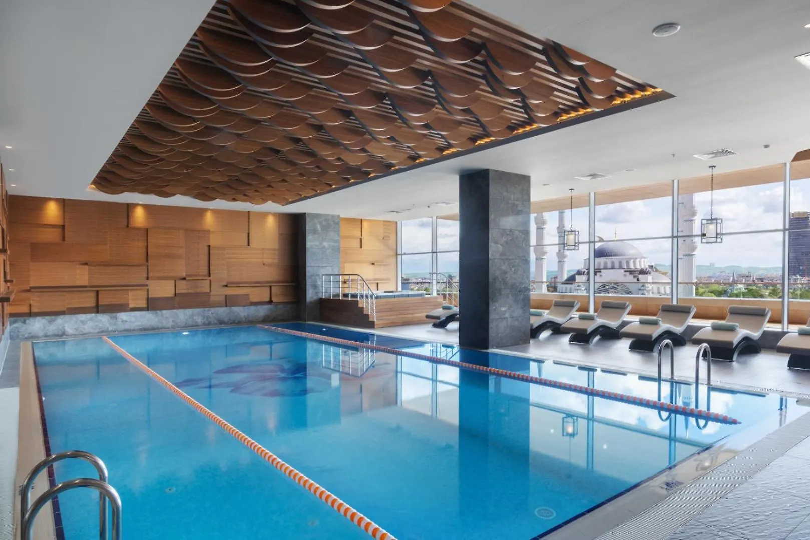 Wyndham Grand Istanbul Levent Hotel & Conference Center 5*,